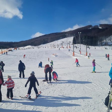 Snowland Apartmany Valča Exterior foto