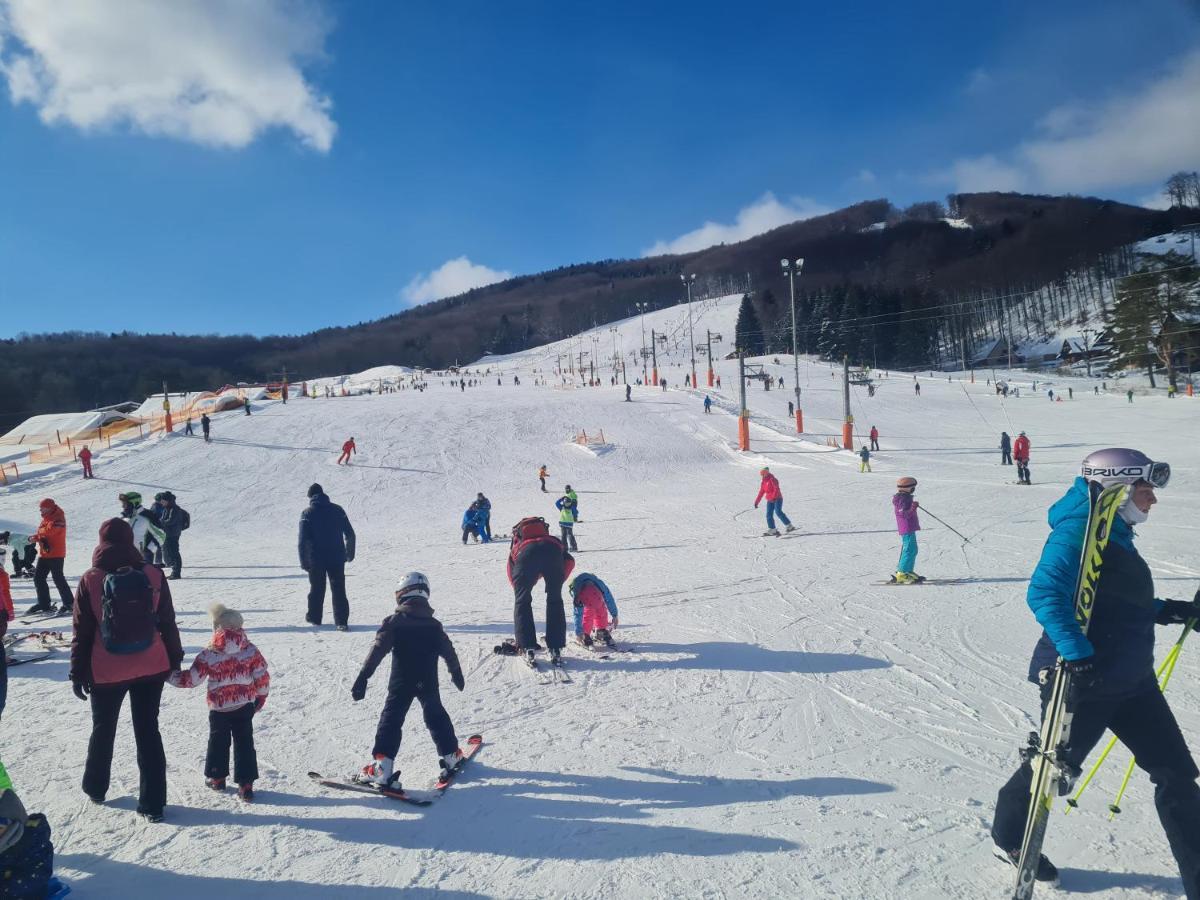 Snowland Apartmany Valča Exterior foto